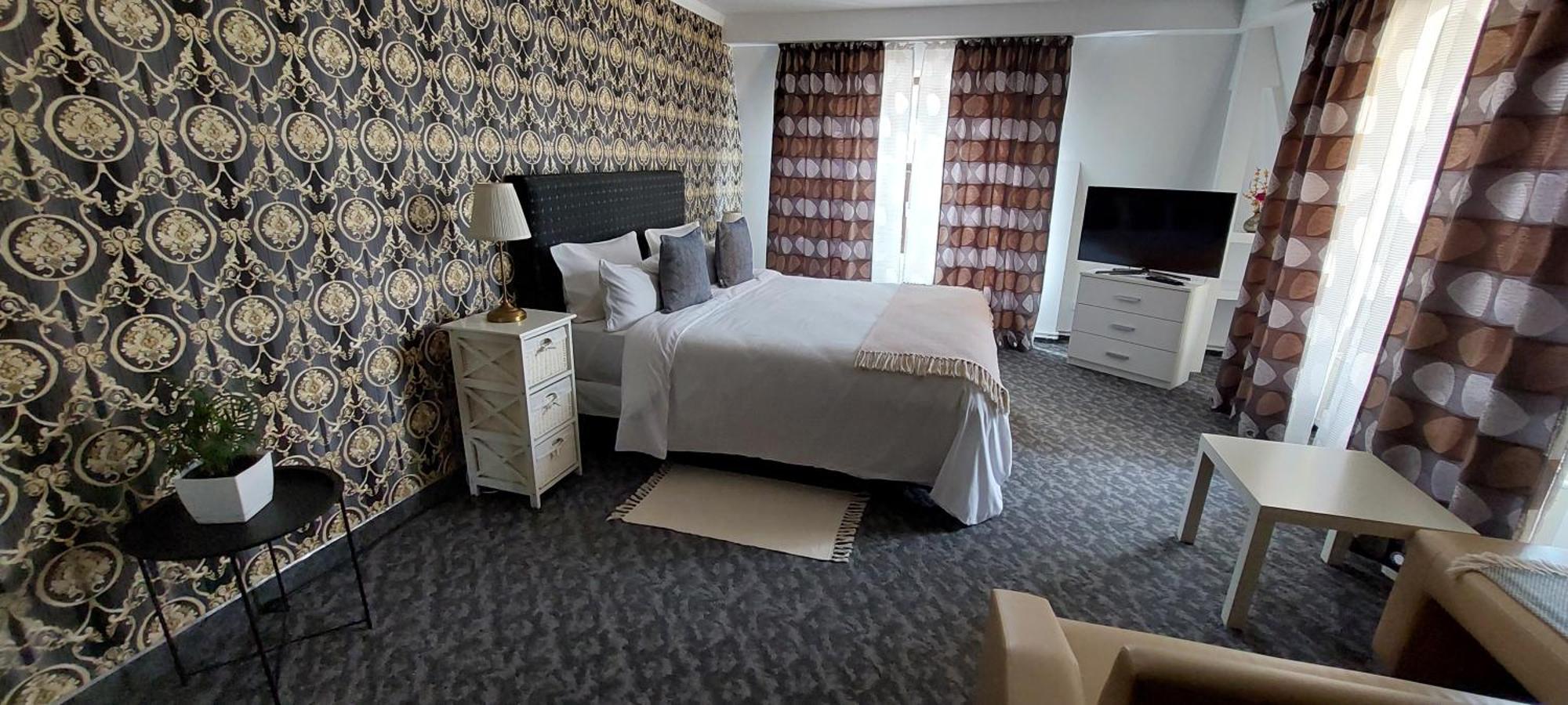Harmony House Hotel Targu Jiu Ngoại thất bức ảnh