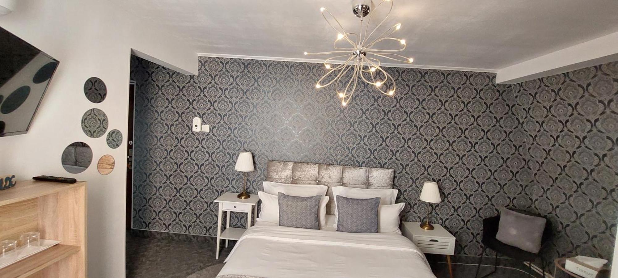Harmony House Hotel Targu Jiu Ngoại thất bức ảnh