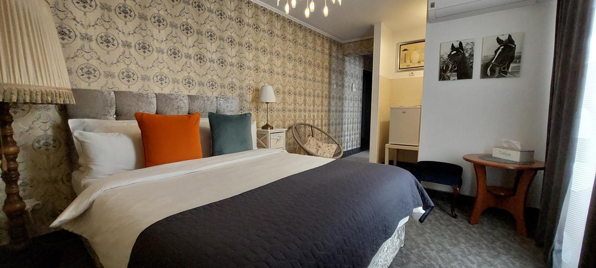 Harmony House Hotel Targu Jiu Ngoại thất bức ảnh